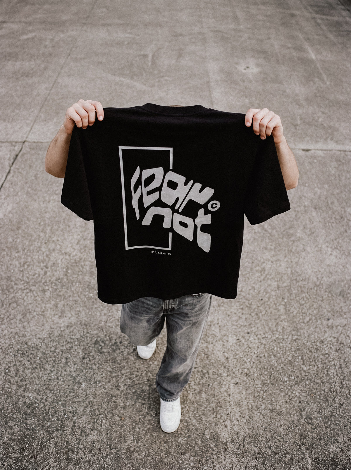 OVERSIZED T SHIRT FEAR NOT BOLD - model-1.jpg - 5