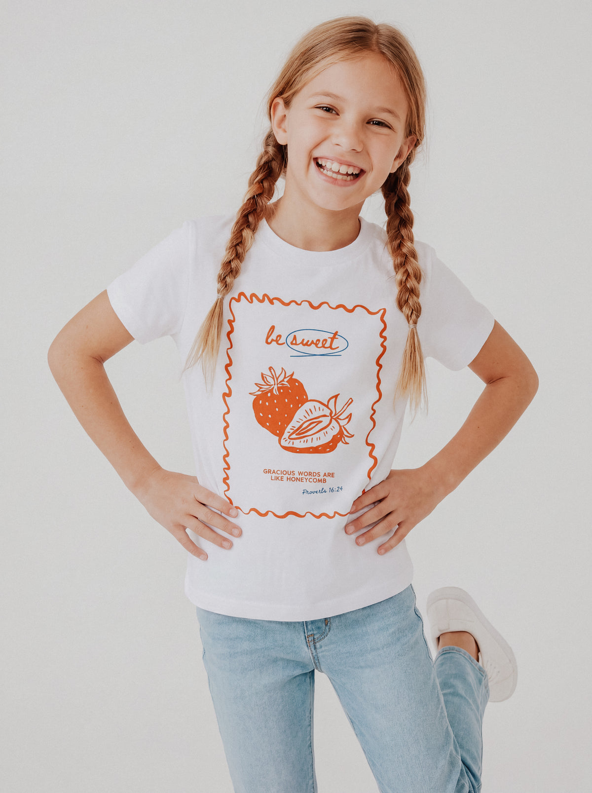 KIDS REGULAR FIT T-SHIRT BE SWEET - model-1.jpg - 2