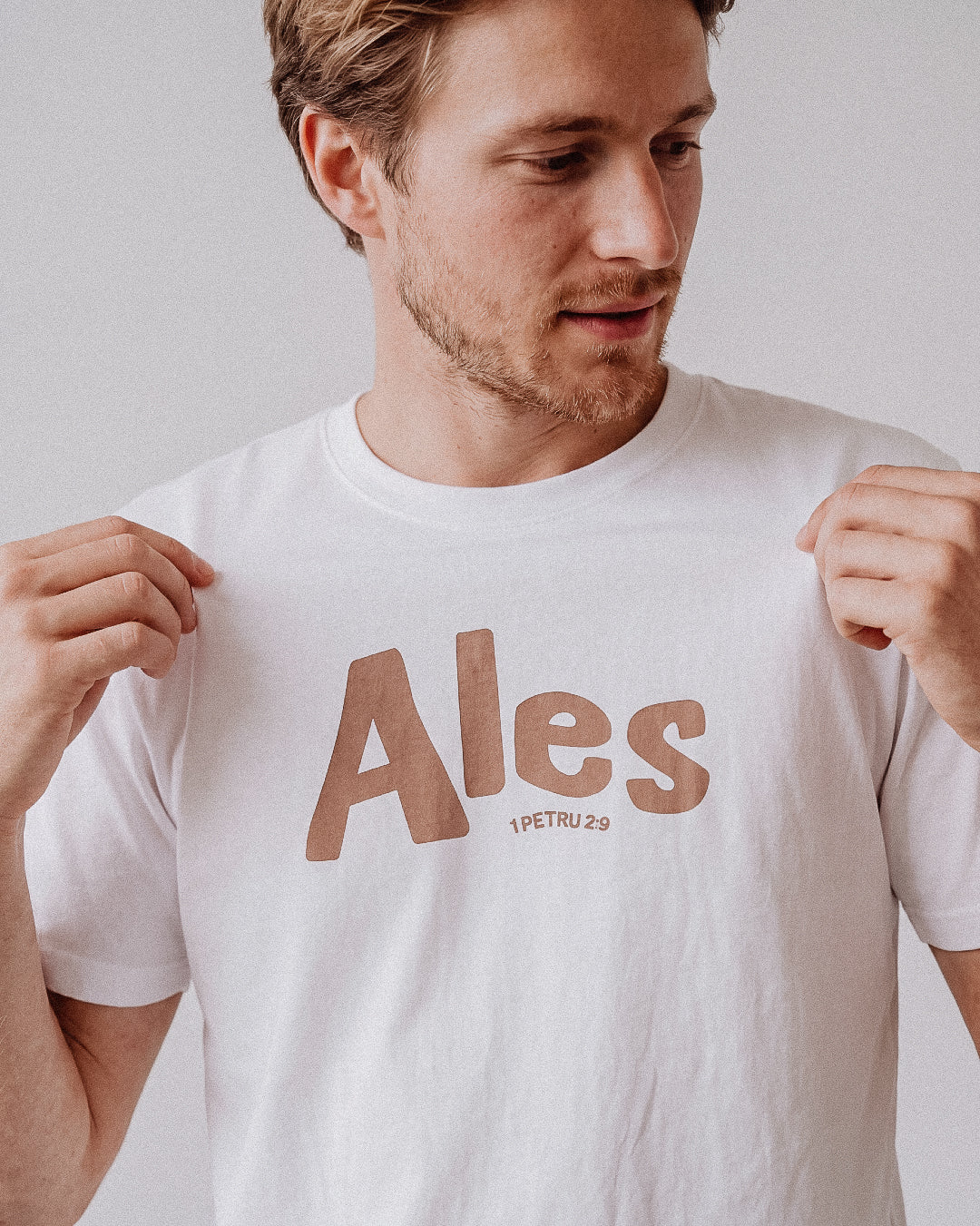 RELAXED FIT T-SHIRT ALES - model-2.jpg - 8