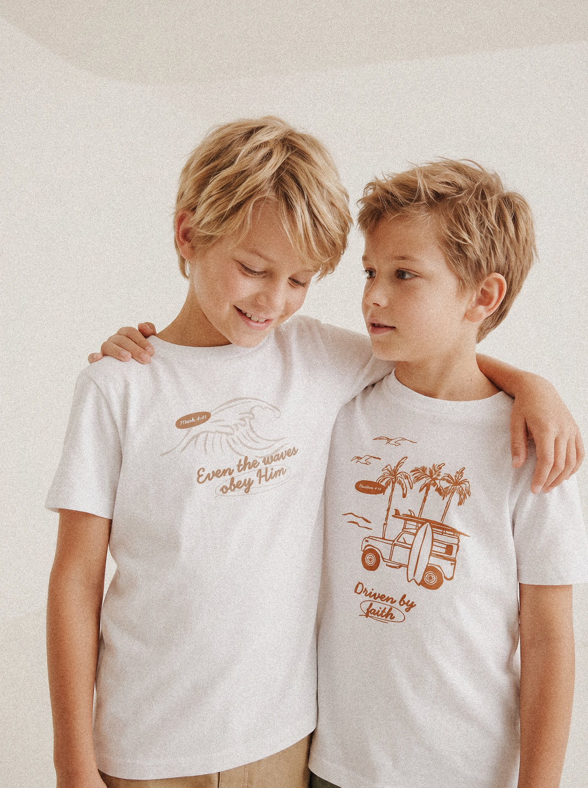 KIDS REGULAR FIT T-SHIRT EVEN THE WAVES OBEY HIM - model-2.jpg - 3