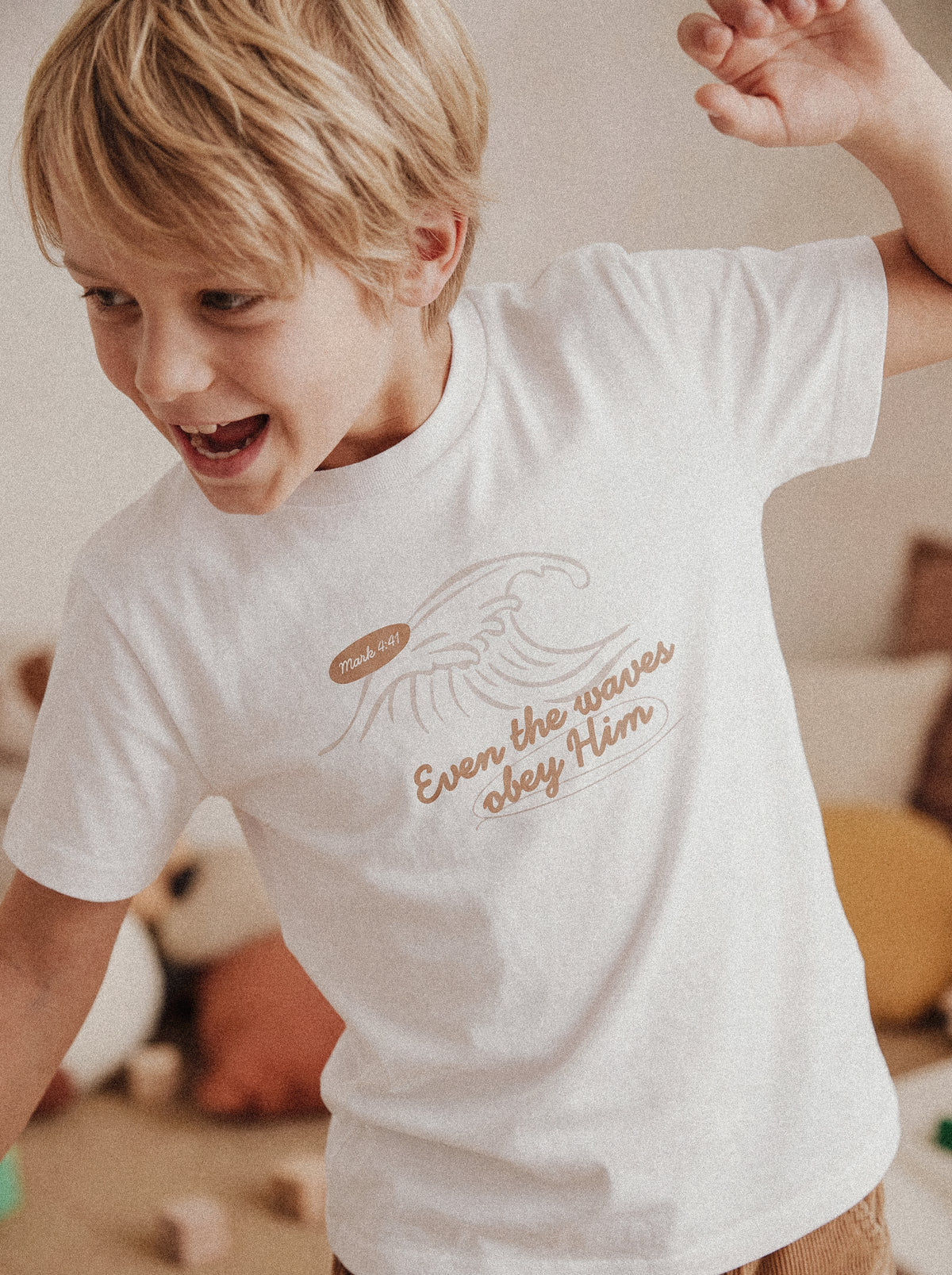 KIDS REGULAR FIT T-SHIRT EVEN THE WAVES OBEY HIM - model-3.jpg - 4