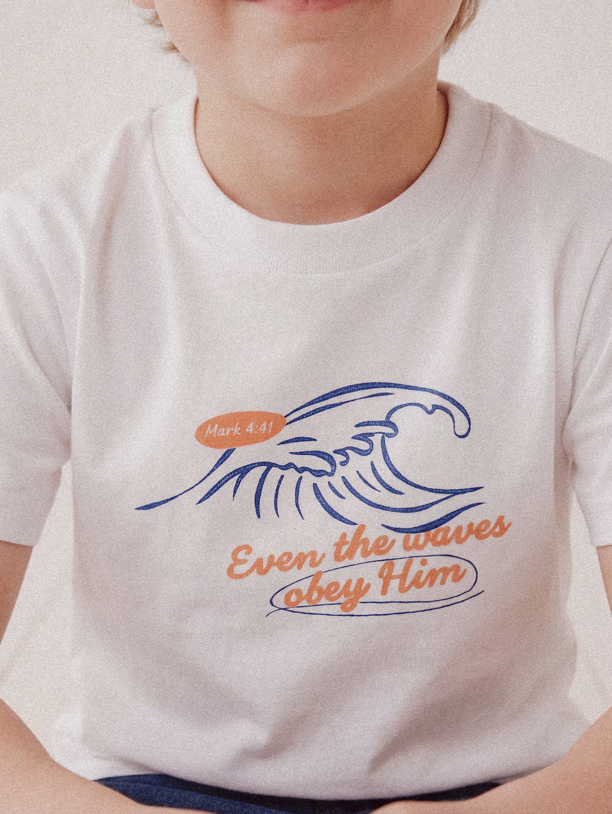 KIDS REGULAR FIT T-SHIRT EVEN THE WAVES OBEY HIM COLOR - model-3.jpg - 4